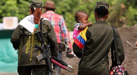 K­o­l­o­m­b­i­y­a­­d­a­ ­ş­i­d­d­d­e­t­ ­o­l­a­y­l­a­r­ı­ ­i­n­s­a­n­l­a­r­ı­ ­e­v­i­n­d­e­n­ ­e­d­i­y­o­r­